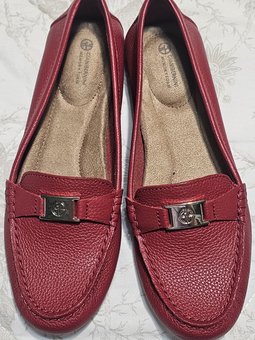 New W/O Box Giani Bernini Red Leather Loafers with Gold Buckle